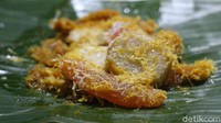 Selain putu, Puthu Lanang juga menawarkan jajan pasar lain seperti kue lupis dan cenil. Foto: Luthfi Baihaqy/detikcom