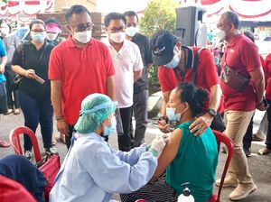 Pedagang Pasar di Denpasar Mulai Divaksin, Walkot Targetkan 2.400 Orang