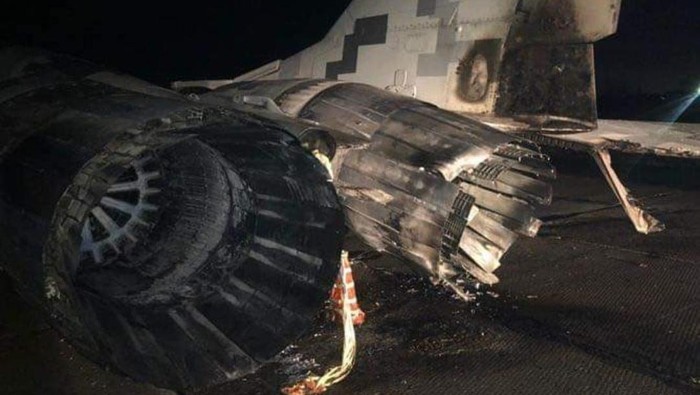 Kecelakaan mobil tabrak buntut jet tempur