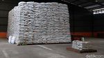 Melihat Stok Beras Perum Bulog di Gudang Cimahi