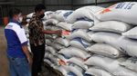 Melihat Stok Beras Perum Bulog di Gudang Cimahi