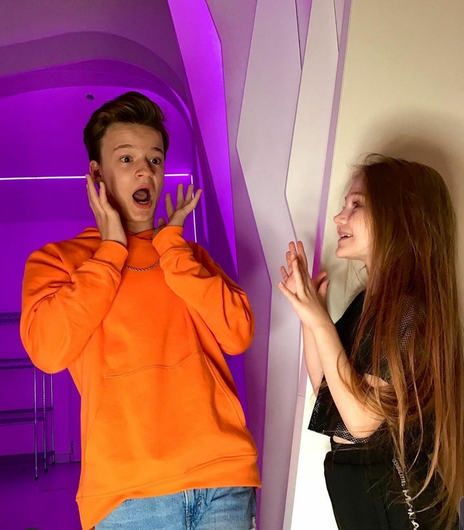 Pasangan muda itu dilaporkan menikah dalam upacara pura-pura. Namun meski begitu, keduanya mendapatkan dukungan penuh dari pihak keluarga untuk tinggal bersama dan mengabadikan momen mesra mereka. Foto: dok. Instagram