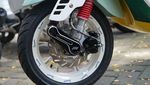 Bergaya Racing Tapi Tetap Lucu, Ini Potret Vespa Modifikasi Milik Awkarin