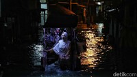 Salah satu daerah yang parah terdampak rob adalah Bonang dan Sayung.