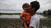 Kepala pelaksana BPBD Demak, Agus Nugroho mengatakan, salah satu cara untuk mengatasi rob di Demak adalah dengan menormalisasi sungai. Kemudian, perbaikan parapet dan pintu air yang rusak.