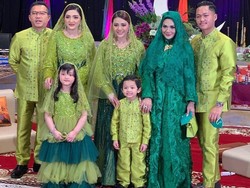 Foto: 5 Gaya Aurel Hermansyah di Pengajian, Bersahaja Serba Hijau