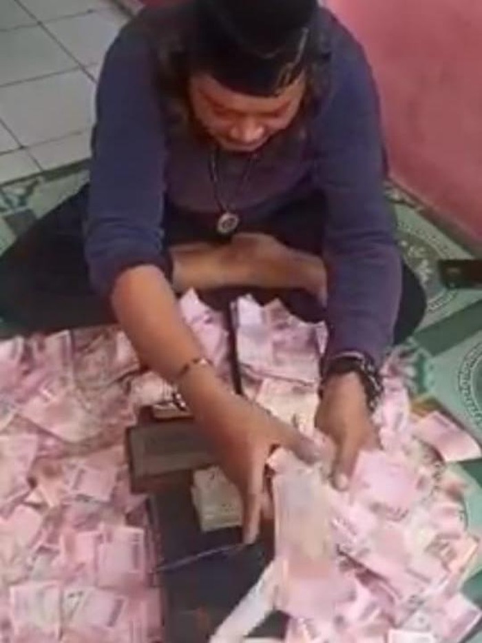 Pria di Bekasi yang bisa gandakan uang (Tangkapan layar)