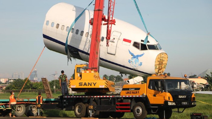 Proses evakuasi Trigana Air Proses evakuasi Trigana Air.