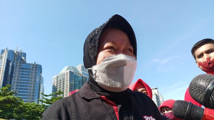 Mensos Tri Rismaharini atau Risma di kompleks GBK, Jakarta, Minggu (21/3/2021).