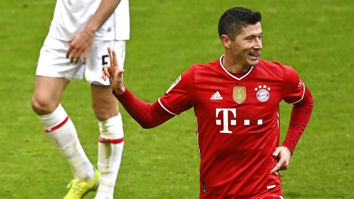 Robert Lewandowski bikin trigol sempurna, tiga rekor disikat (AP/Matthias Balk)