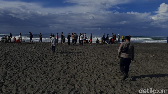 Seorang bocah hilang terseret ombak di pantai Cianjur
