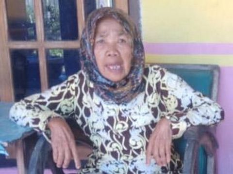 Suryati (73) pembeli cabai rawit 1 ons saja dengan harga Rp 11 ribu yang diduga dicat