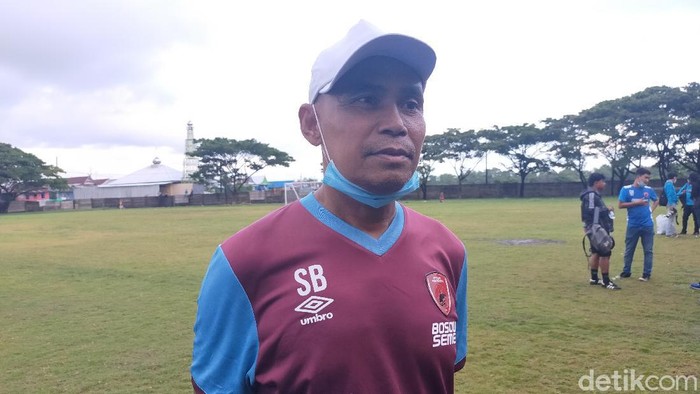 Pelatih PSM Makassar, Syamsuddin Batola.