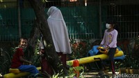 Seperti diketahui, Pemerintah Provinsi DKI Jakarta mulai membuka taman dan hutan kota untuk kunjungan masyarakat.