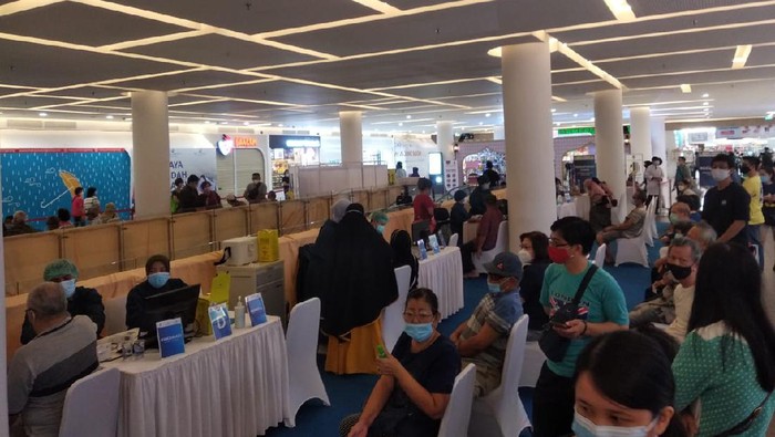 Vaksinasi Corona untuk Lansia di Ciputra Mall Tangerang