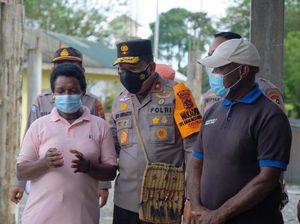 Kunjungi Peternakan Babi di Mimika, Wakapolda Bicara Kerja Keras Warga Papua