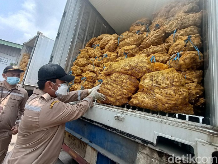 108 ton jahe impor busuk dimusnahkan di Karawang