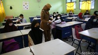 Dinas Pendidikan Kota Bekasi menggelar pembelajaran tatap muka (PTM) berbasis adaptasi tatatan hidup baru satuan pendidikan (ATHBP-SP).