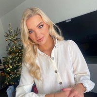 Sebelum luka bakar tersebut, Abbie juga memiliki rambut pirang berkilau. Kabarnya, rambut indahnya itu pun ikut terbakar sebagian.  Foto: dok. Instagram