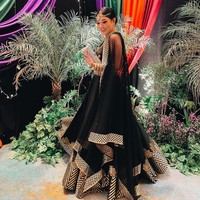 Busana India yang dipakai Nindy Ayunda merupakan koleksi dari Syarliet Collection by Elvina. Foto: Instagram/@nindyparasadyharsono