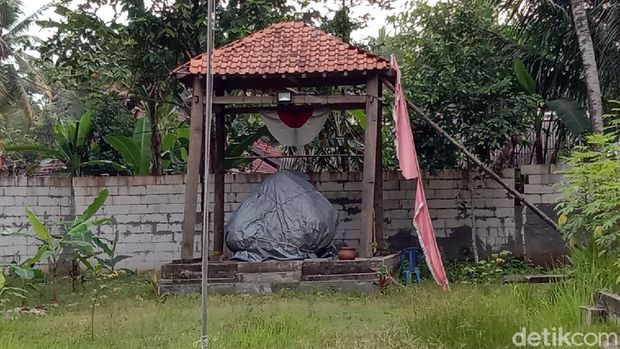 Begini Kondisi Terkini Petilasan Keraton Agung Sejagat di Purworejo Raja dan ratu Keraton Agung Sejagat telah bebas usai sebelumnya ditahan karena kasus penipuan. Lantas seperti apa kondisi petilasan Keraton Agung Sejagat kini?
