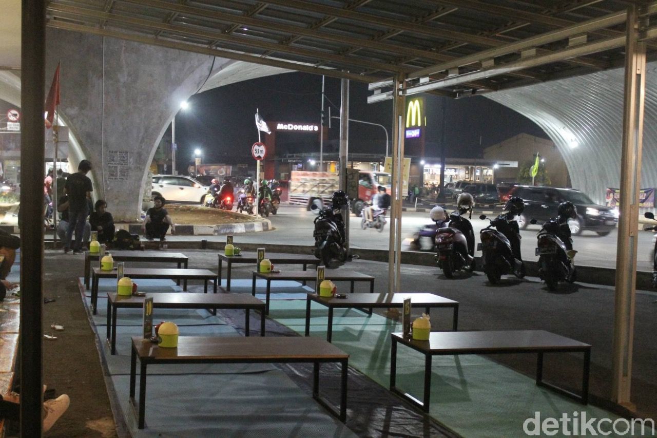 Di Angkringan Semar Gaplek Bisa Jajan Nasi Kucing hingga Sate Telur Gurih