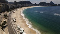 Dikutip dari Reuters, Kementerian Kesehatan Brasil melaporkan 90.570 kasus terinfeksi Corona pada Jumat (19/3), dan rekor harian dalam 24 jam. AP Photo/Lucas Dumphreys
