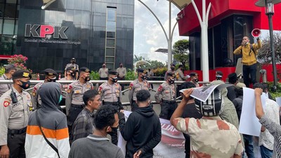 Forum Mahasiswa Maluku Geruduk Gedung KPK