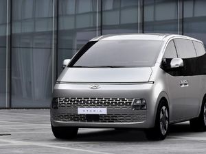 Makin Jelas, Ini Penampakan Hyundai Staria, Mirip Pesawat Luar Angkasa?