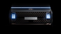 Bagian grille-nya juga sangat lebar dan kedua sisi gril tersebut terdapat lampu utama. Foto: Hyundai