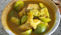 Ikan nila yang berdaging gurih tak harus digoreng, bisa diolah dengan kuah kuning yang pedas segar. Cara membuatnya tidak sulit, cek saja resepnya DI SINI !Foto: iStock