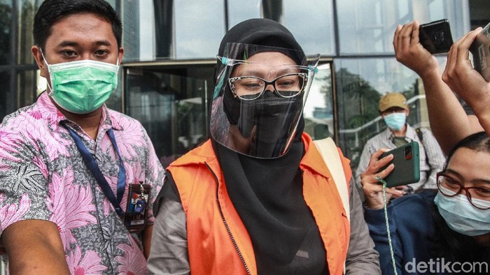 KPK terus selidiki kasus korupsi pengadaan perangkat transportasi informasi terintegrasi atau BCSS Bakamla. Salah satu tersangka Leni Marlena pun diperiksa KPK.