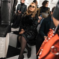 Dengan bakat aktingnya, Jennifer berhasil mengelabui mereka dan sukses berkencan dengan keduanya. Aku mengencani dua pria itu selama dua minggu, lanjutnya.Foto: Instagram @theofficialjencoolidge