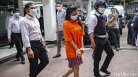Polisi membekuk sejumlah orang pelaku terkait dengan jaringan pengedar narkoba lintas provinsi.