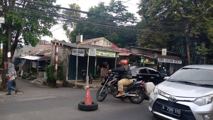 Kondisi Jl Moh Kahfi I, Jagakarsa, Jaksel pada Senin (22/3), sore.
