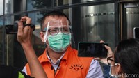 Seperti diketahui, dalam kasus ini ada tujuh orang yang telah ditetapkan KPK sebagai tersangka. Selain Edhy, KPK juga menetapkan mantan staf Edhy Prabowo, Safri dan Andreau Pribadi Misanta; pengurus PT Aero Citra Kargo (ACK) Siswadi; staf istri Edhy Prabowo, Faqih; dan sespri Edhy Prabowo, Amiril Mukminin, sebagai tersangka penerima suap.