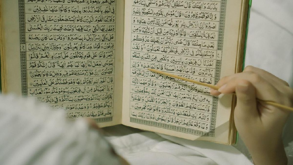 Berikut ini keterangan yang terdapat dalam surat al-falaq adalah