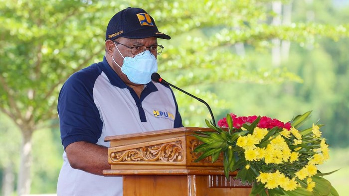 Kementerian PUPR berkomitmen mengkonservasi sumber daya air lewat gerakan penanaman pohon serentak di area infrastruktur seluruh Indonesia guna memperkuat ruang terbuka hijau dan membantu perekonomian masyarakat setempat.