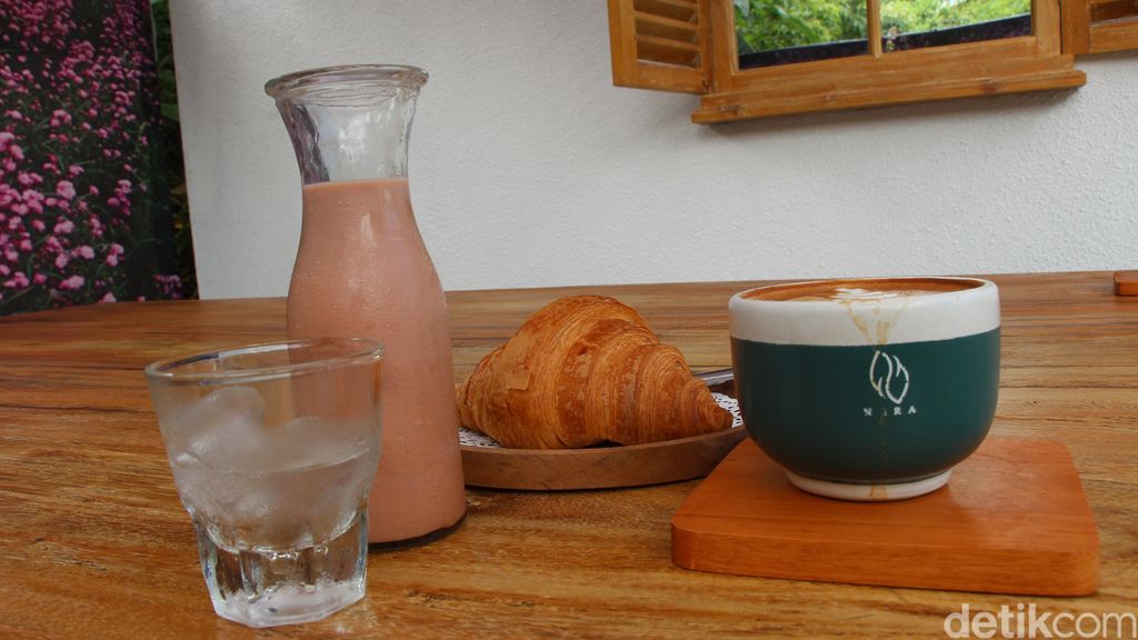 NARA Coffee : Segarnya Sakura Cold Brew di Kafe Cantik yang Tersembunyi