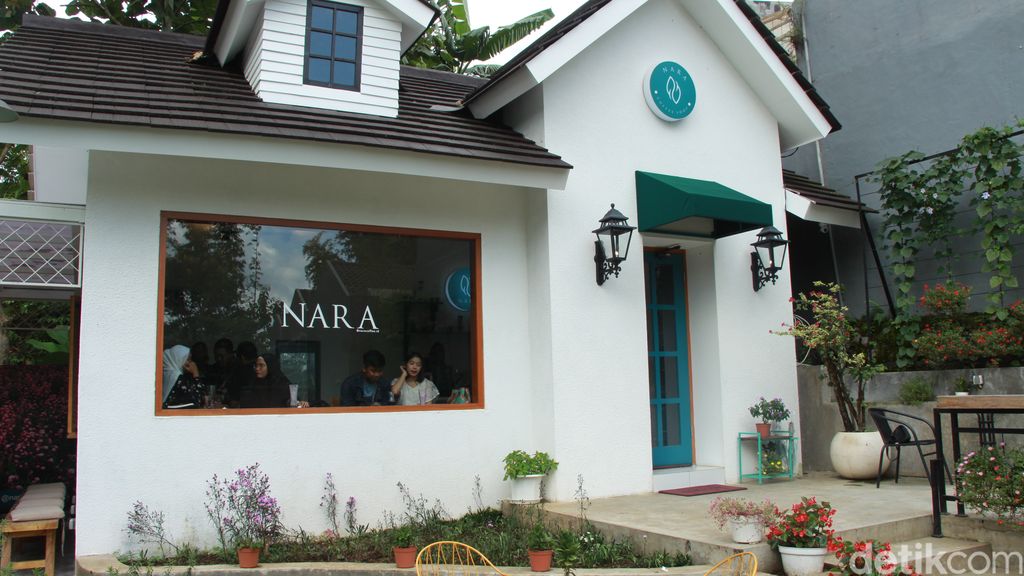 NARA Coffee : Segarnya Sakura Cold Brew di Kafe Cantik yang Tersembunyi