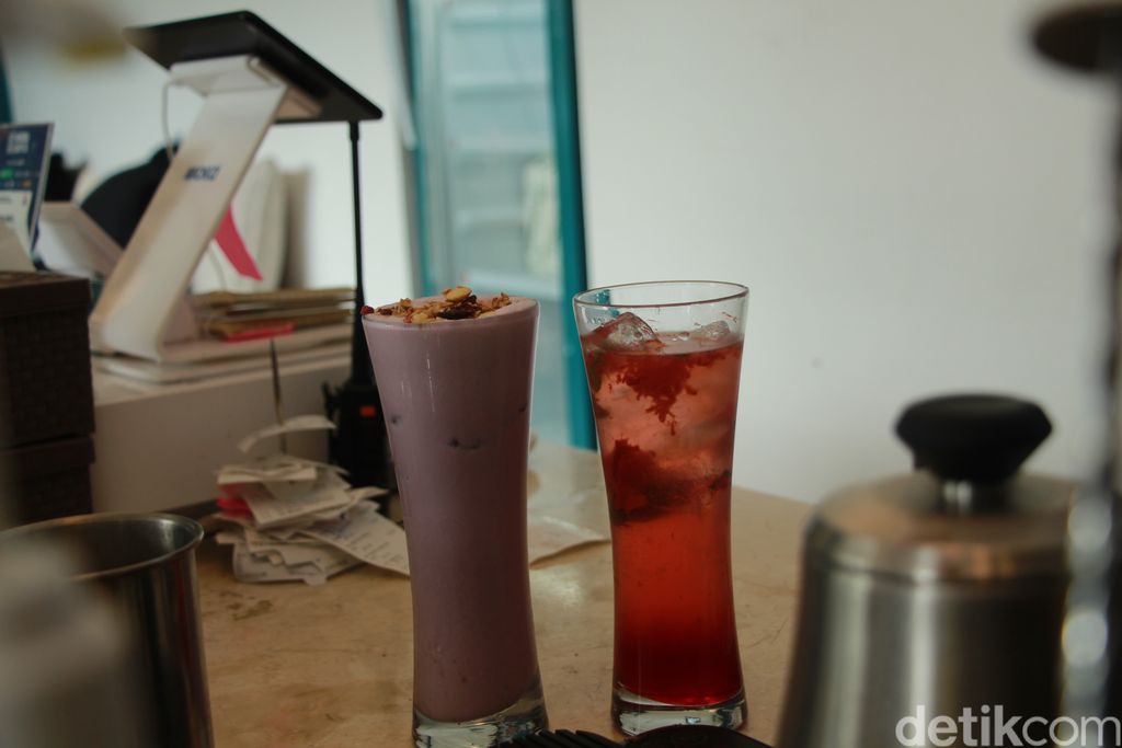 NARA Coffee : Segarnya Sakura Cold Brew di Kafe Cantik yang Tersembunyi