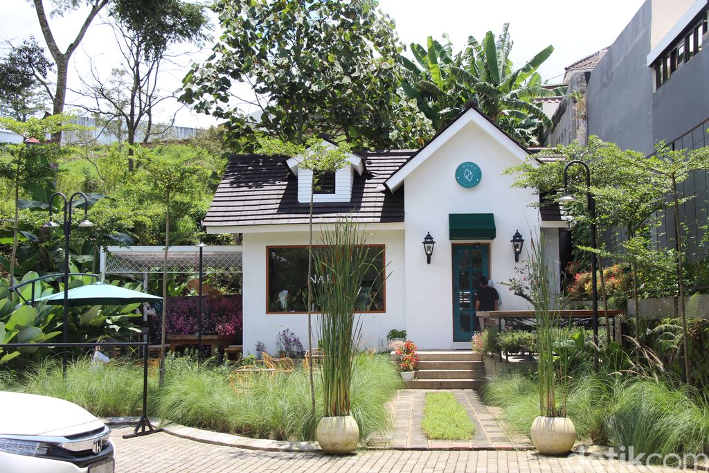 NARA Coffee : Segarnya Sakura Cold Brew di Kafe Cantik yang Tersembunyi
