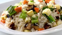 Di restoran Chinese Food juga ada nasi goreng sayuran ala resto chinese food. Perpaduan nasi putih dengan beragam sayuran segar. Cocok buat vegan, dan gampang dibuat. Lihat resepnya di sini.Foto: iStockphoto