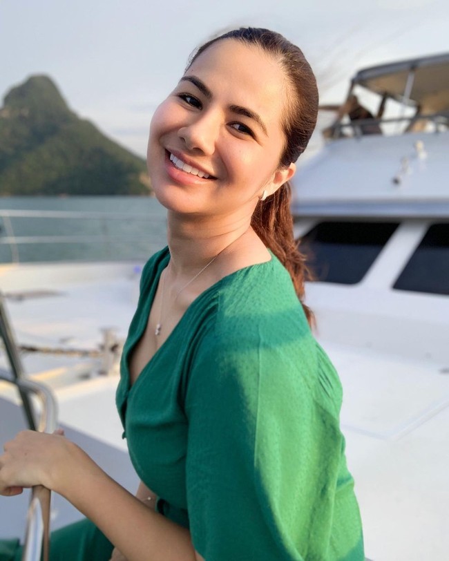 Sebelum menikah dengan Engku Emran, Noor Nabila sudah pernah menikah dengan aktor Sharnaaz Ahmad pada tahun 2017. Dari pernikahannya itu Noor telah dikaruniai seorang anak laki-laki bernama Jebat Jayden. Foto: dok. Instagram/@noornabila