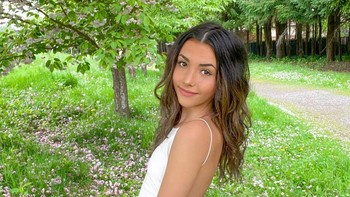 Andrea Botez merupakan streamer catur dan meduduki peringkat ke-208 di Chess.com untuk seluruh dunia. Ia bermain catur sejak usia enam tahun. Foto: Instagram/@itsandreabotez