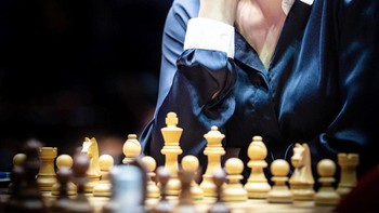 Kateryna Lagno adalah Grand Master catur Rusia kelahiran Ukraina. Pada Agustus 2020, dalam sekejap dia adalah wanita dengan peringkat tertinggi di dunia. Di Chess.com, ia menempati posisi ke-125 secara global. Foto: Instagram/@ana_matnadze