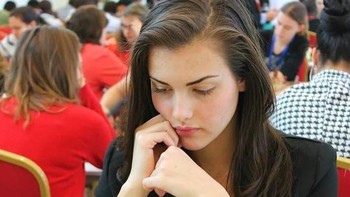 Seorang pemain agresif, Alexandra Botez, saat ini adalah salah satu dari 10 pemain wanita teratas di Kanada. Di Chess.com, ia berada di peringkat ke-204 dari seluruh dunia. Foto: Instagram/@missbotez