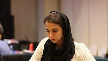 Sarasadat Khademalsharieh adalah International Master asal Iran yang memenangkan kejuaraan nasional pada tahun 2015. Dia memiliki beberapa penampilan penting sebagai pemain muda. Di Chess.com, ia peringkat ke-140. Foto: Instagram/@messimaniaa