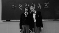 Rosé merasa nyaman membuka diri soal permasalahannya pada Hyeri. Saat tampil di acara Knowing Brothers, Rosé meneteskan air mata menceritakan soal persahabatannya dengan member Girls Day itu. (Foto: dok. Instagram @roses_are_rosie)  