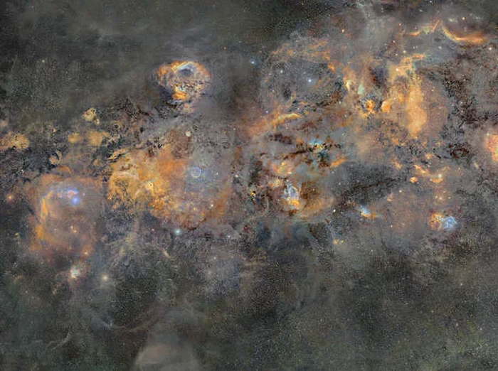 Astrofotografer J-P Metsavainio yang menghabikan waktu selama 12 tahun untuk membuat peta galaksi bima sakti.